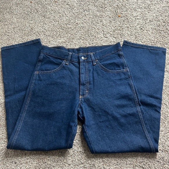 Wrangler Regular Fit Straight Leg Jeans in Dark Blue - Picture 3 of 4